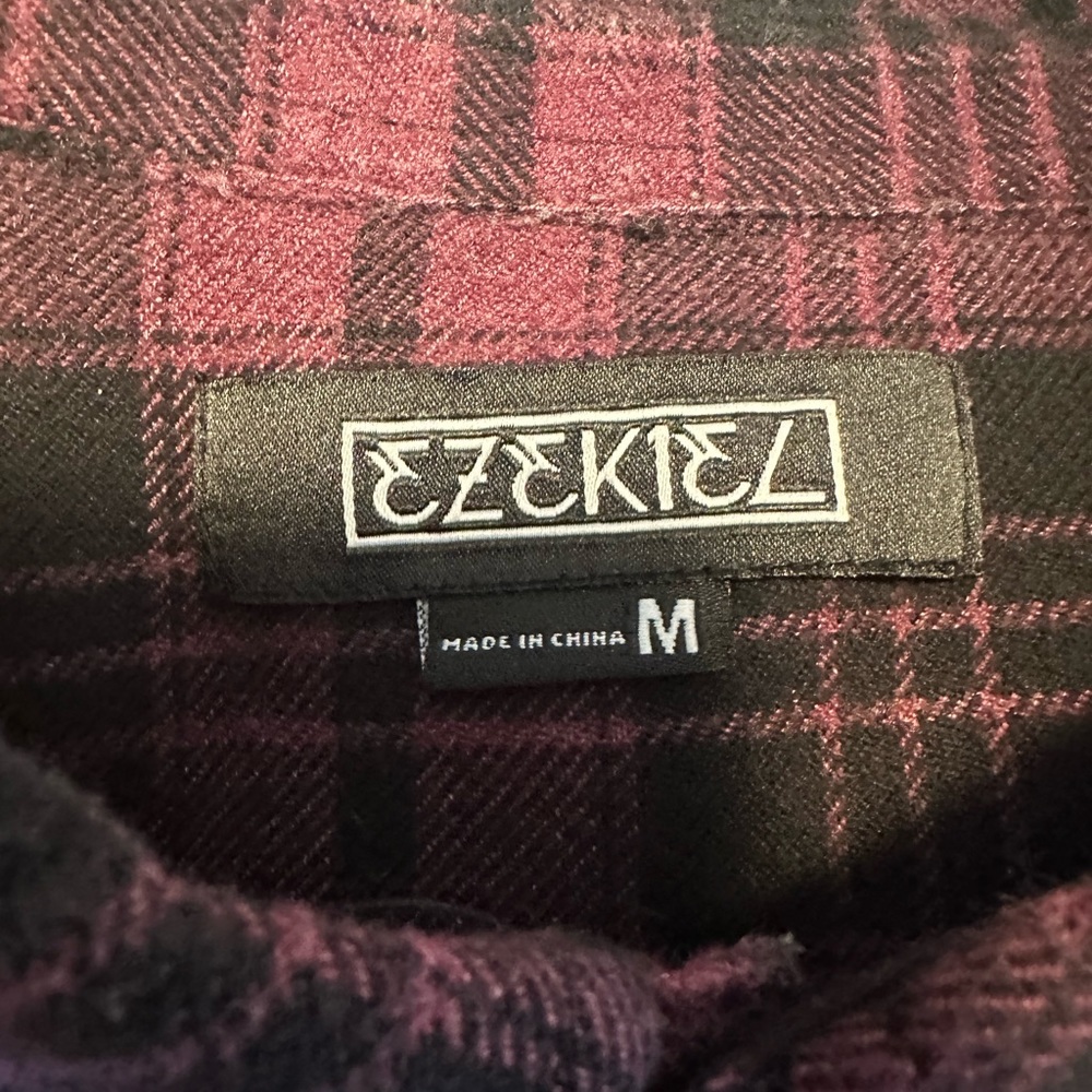 Men’s button down. In great condition! - Picture 2 of 2